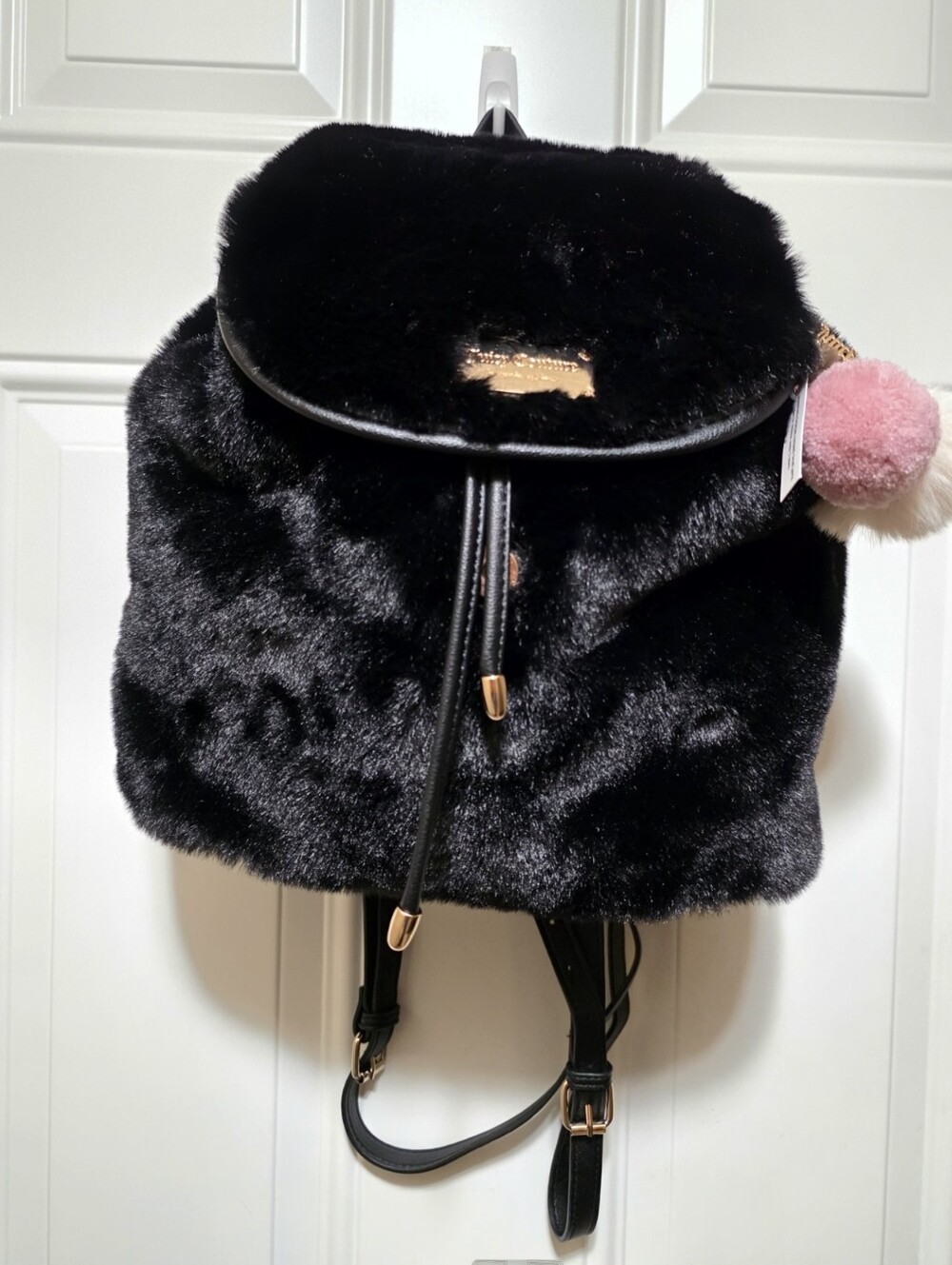 JUICY COUTURE Drawstring Backpack With Pom-Pom Bag Charms Faux Fur Black NWT